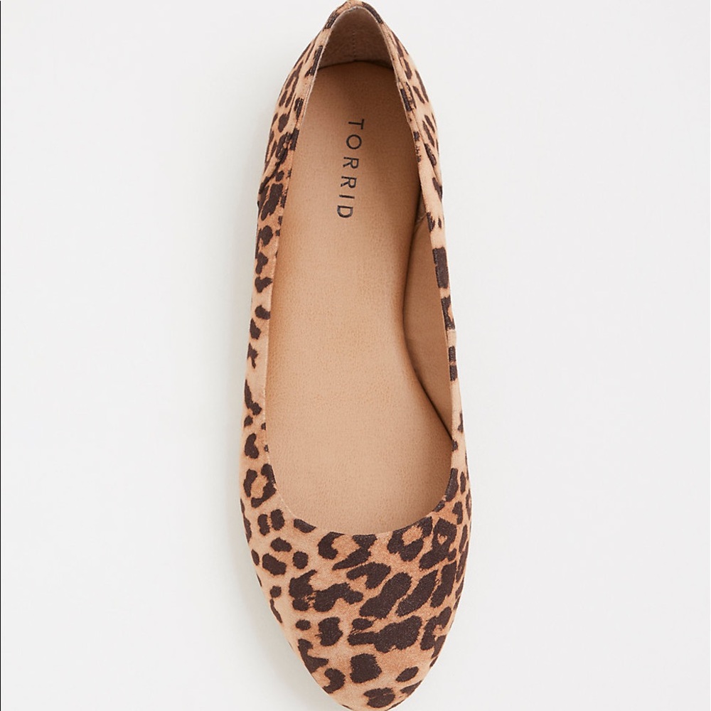 Torrid LEOPARD PRINT Pointed TOE FLAT (WIDE WIDTH) - Picture 3 of 4